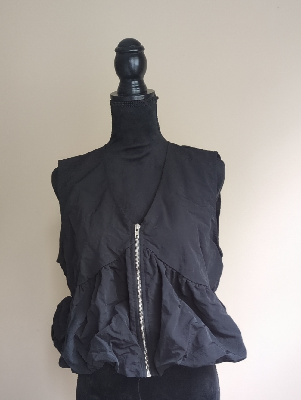 Black Sleeveless Zip-Front Crop Top
